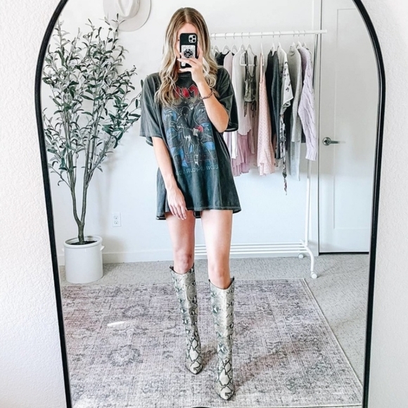 Sexy Chic Snake Embossed Vince Camuto Leather Boots - Picture 5 of 12